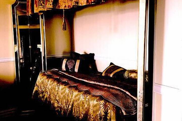 Room 25 of 53