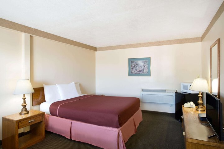 Room 6 of 14