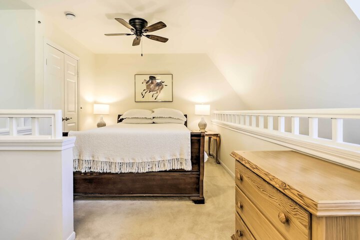 Lovely Norwich Villa on Golf Course w / Amenities!