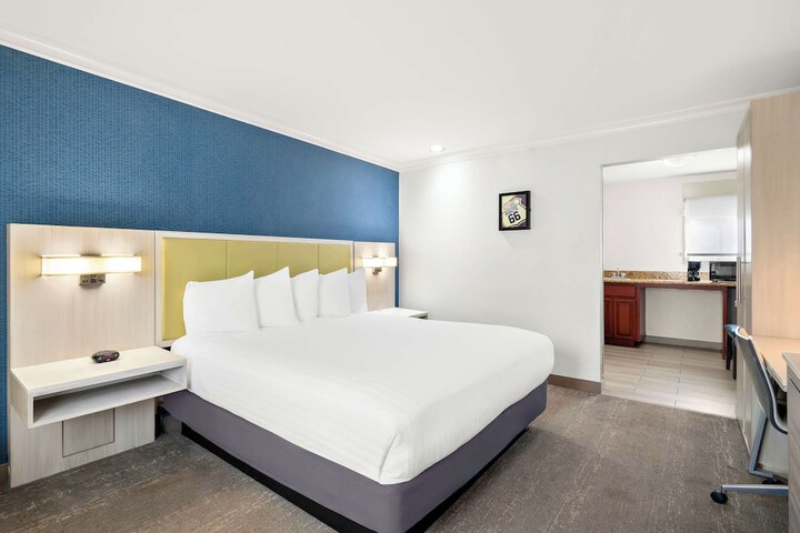 Room 25 of 42