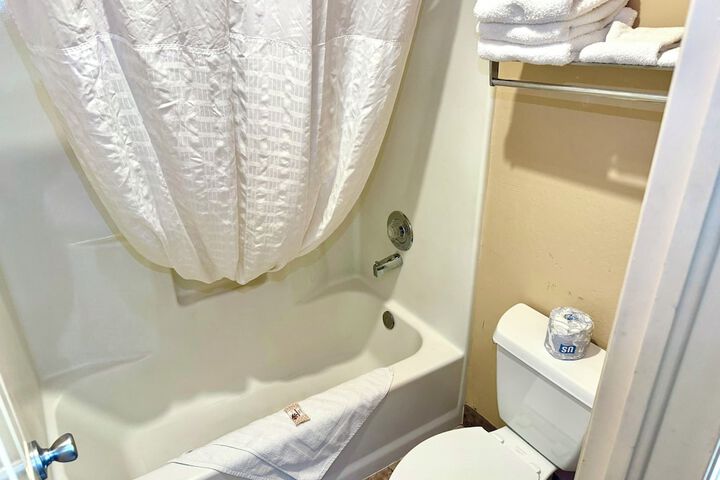 Room 18 of 32