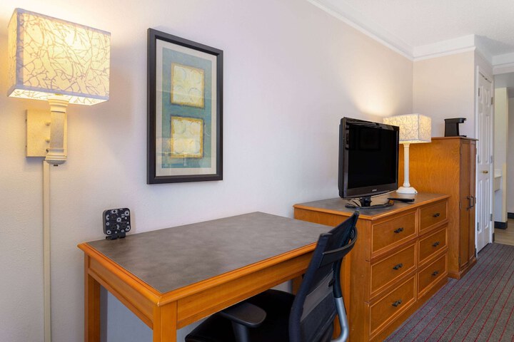 Room 25 of 35
