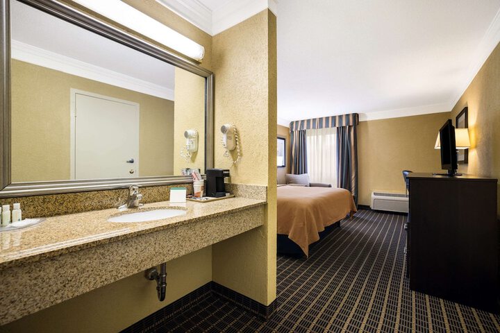 Room 72 of 89