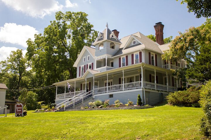 Hudson Manor Bed and Breakfast