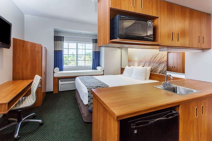 Microtel Inn & Suites by Wyndham Port Charlotte / Punta Gorda