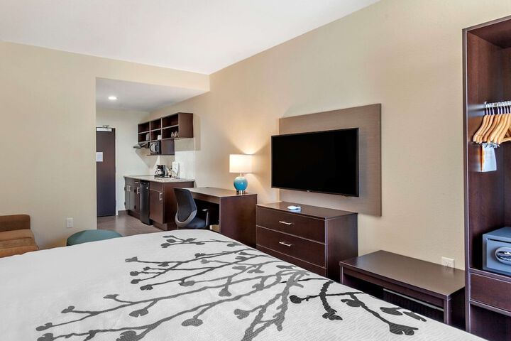 Room 7 of 28