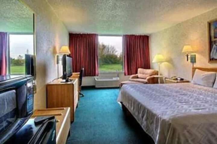 Room 8 of 15