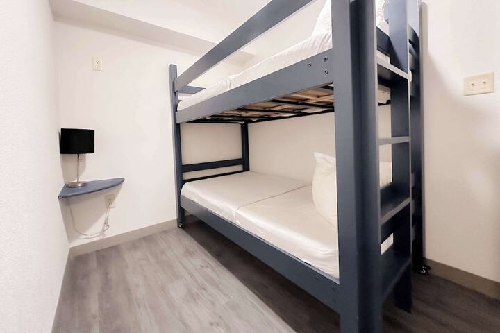 Room 34 of 77