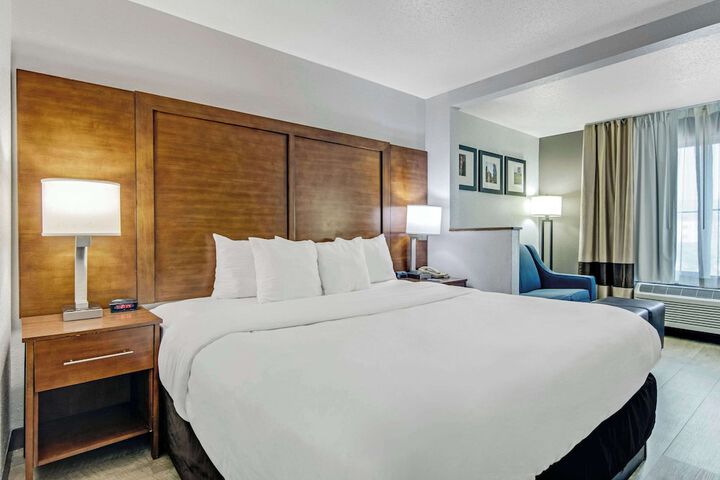Comfort Suites near I-80 and I-94