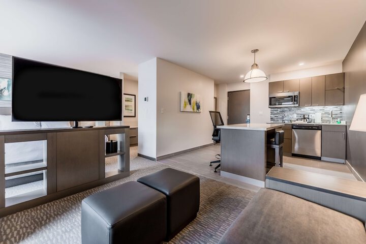 Hyatt House Winnipeg-South / Outlet Collection