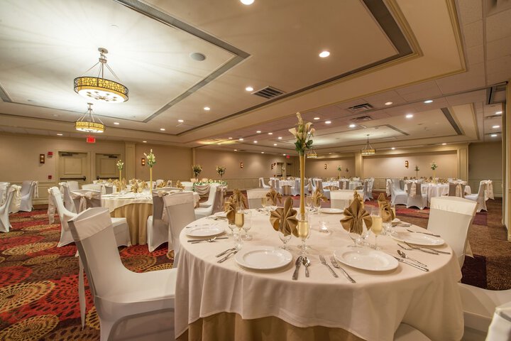 Ballroom/Hall 18 of 20