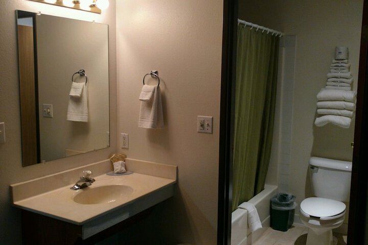 Room 6 of 12