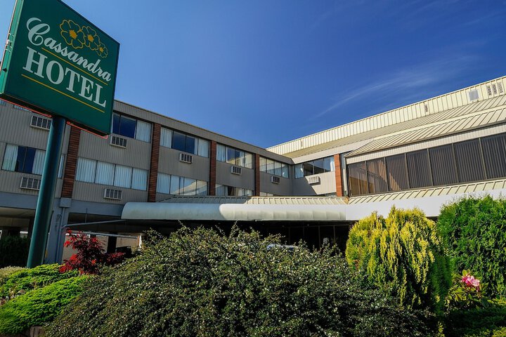 Hotel Exterior 29 of 35