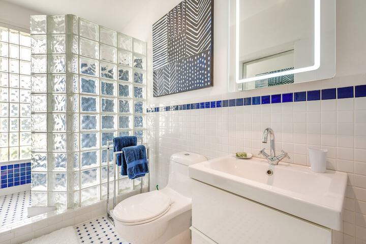 Modern Retreat w / River View in Roswell!