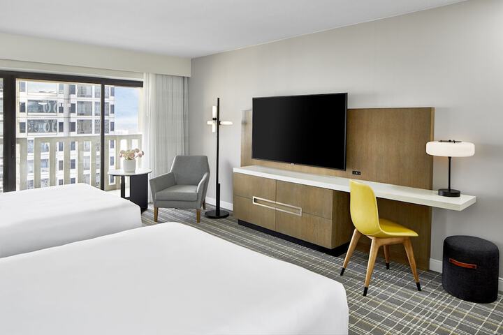Room 34 of 105