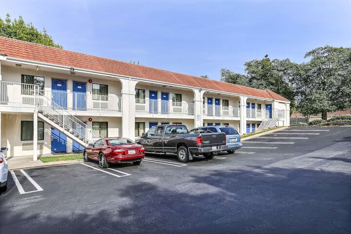 Motel 6 Pinole CA