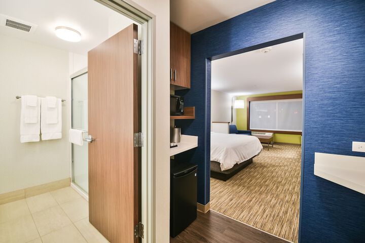 Room 28 of 53
