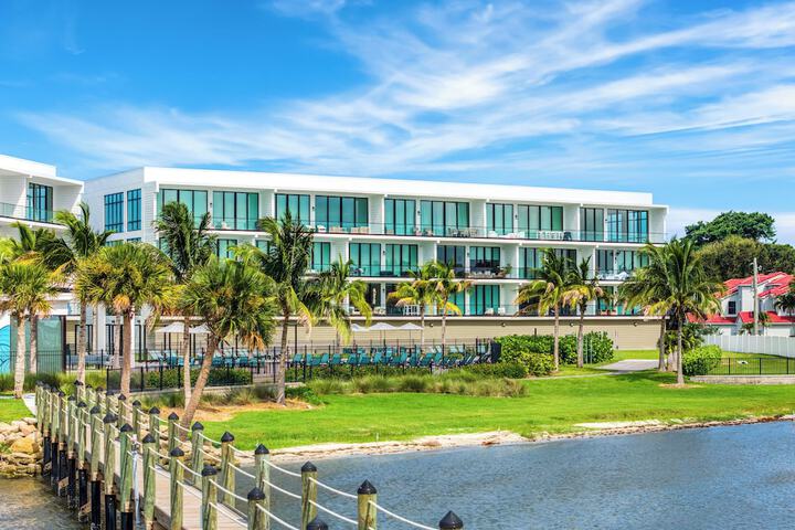 Harbor Island Beach Club Homes by Villatel