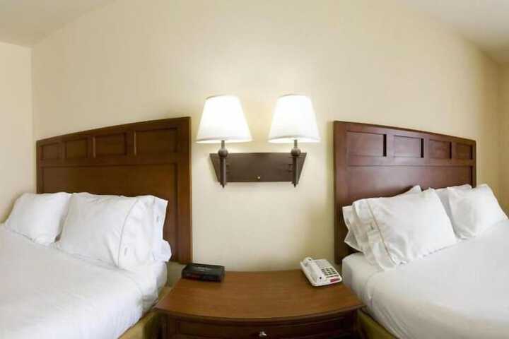 Room 10 of 28