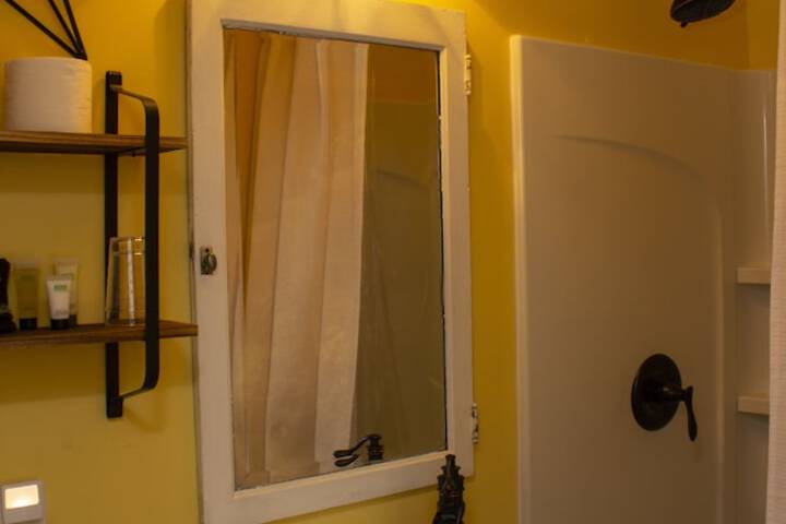Room 15 of 33