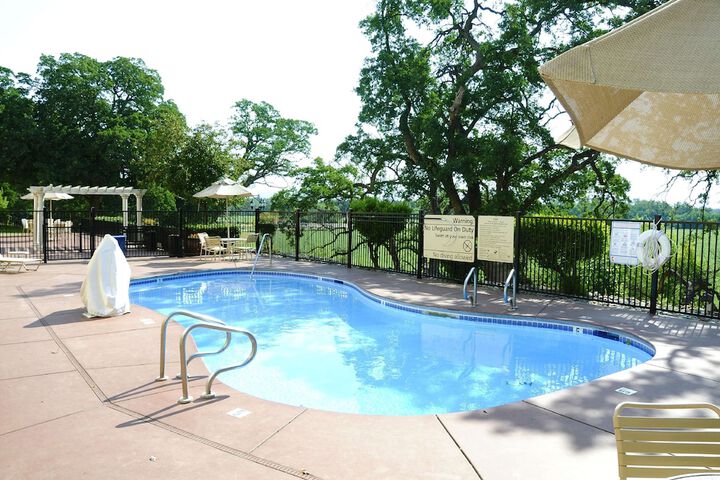 Pool 4 of 14