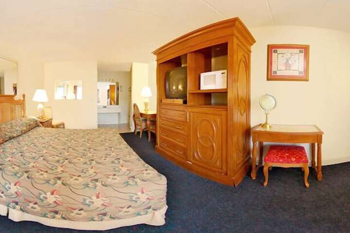 Room 8 of 15