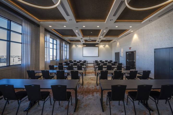 Hotel Indigo Tulsa DWTN-Entertainment Area by IHG