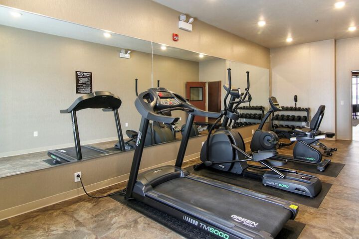 Cobblestone Inn & Suites at UW Stout Downtown Menomonie