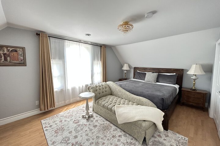 Room 32 of 53