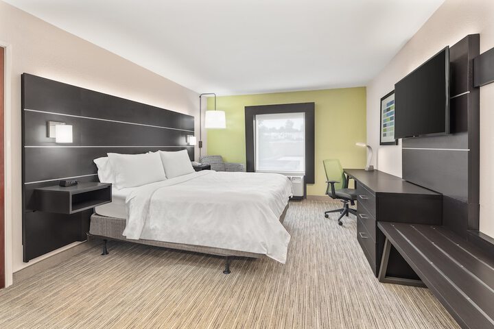 Room 18 of 40