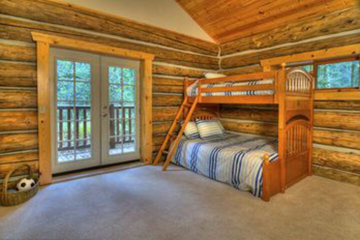 Tall Timbers Lodge Cabin with Hot Tub
