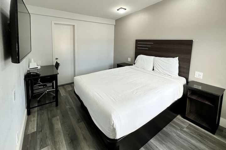Room 33 of 49