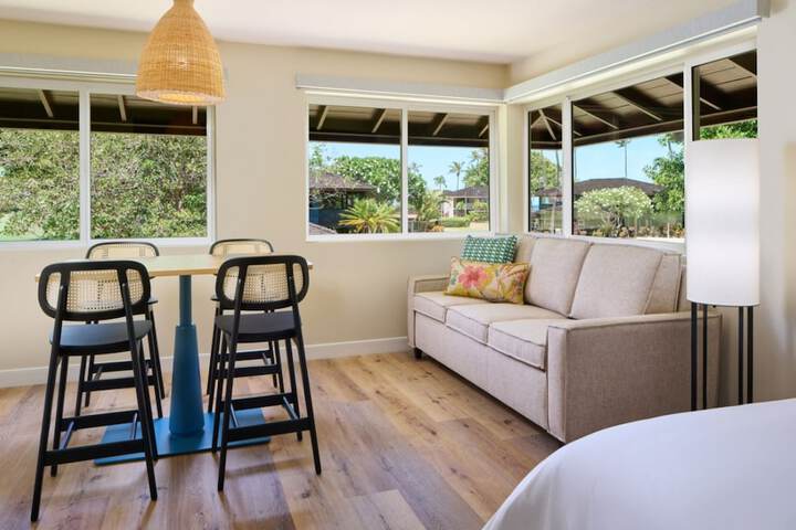 Royal Lahaina Resort & Bungalows