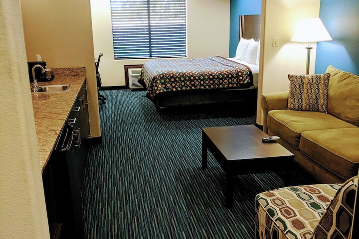 Karnes City Lodge