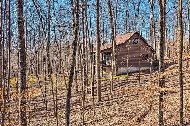 Quiet & Private Cabin 5 Mi to Dale Hollow Lake!
