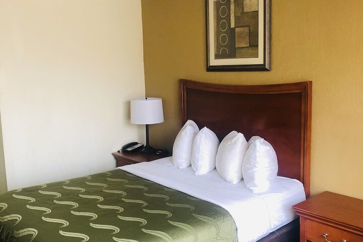 Room 33 of 46