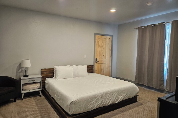 Room 11 of 26