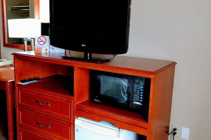 Room 6 of 18