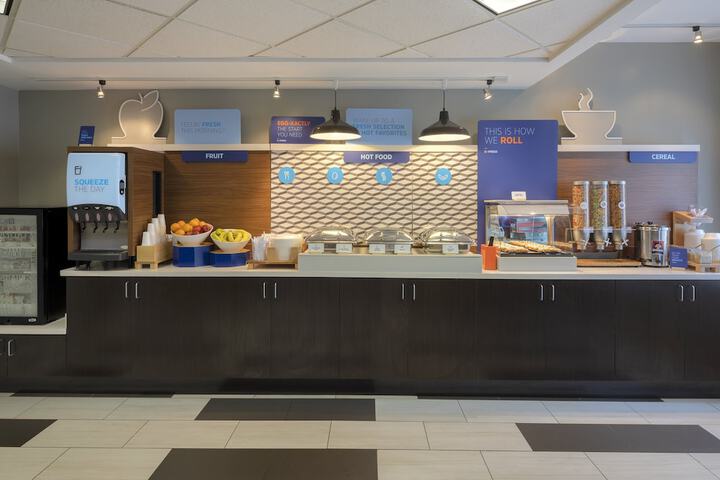 Holiday Inn Express Hotel & Suites Tilton - Lakes Region by IHG