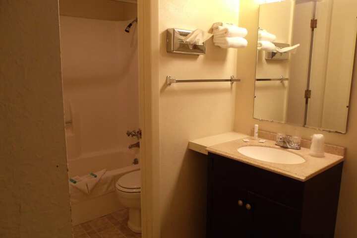 Room 9 of 25