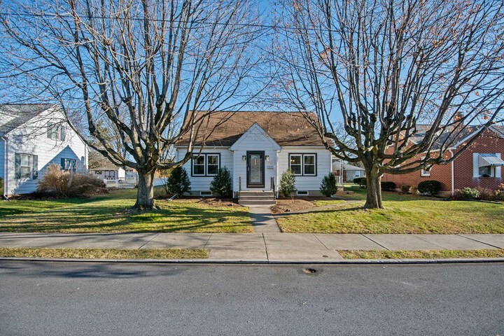 sweet Serenity" Stay 10 Minutes From Hershey 3 Bedroom Home by RedAwning