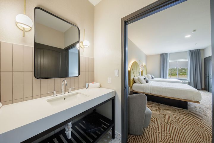 Room 27 of 43