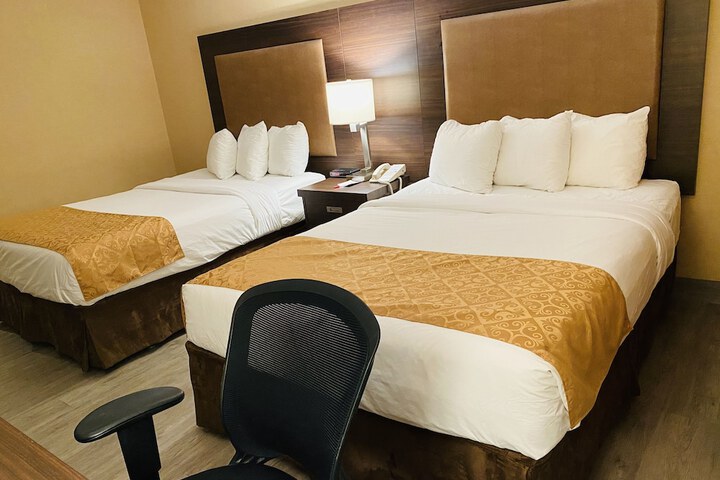 Ramada by Wyndham Belleville Harbourview Conference Centre