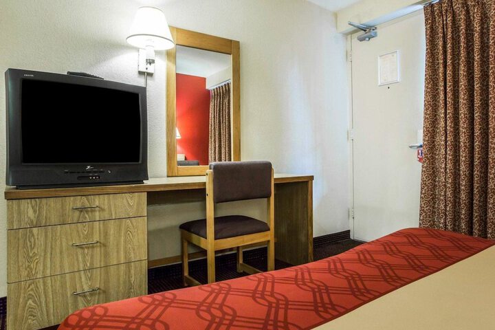 Room 14 of 30