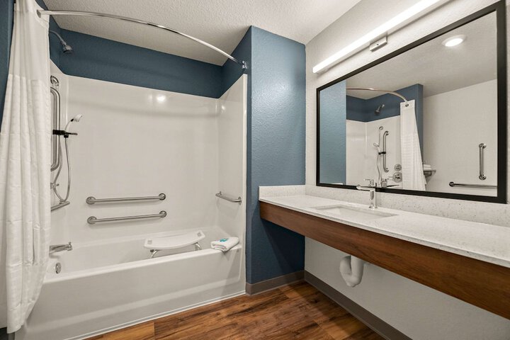 Room 18 of 26
