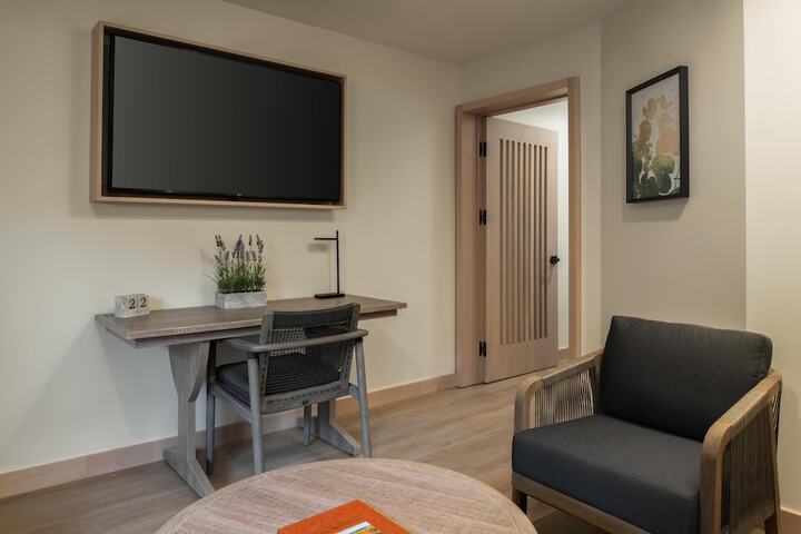 Casa Mani Resort Napa Valley Curio Collection by Hilton