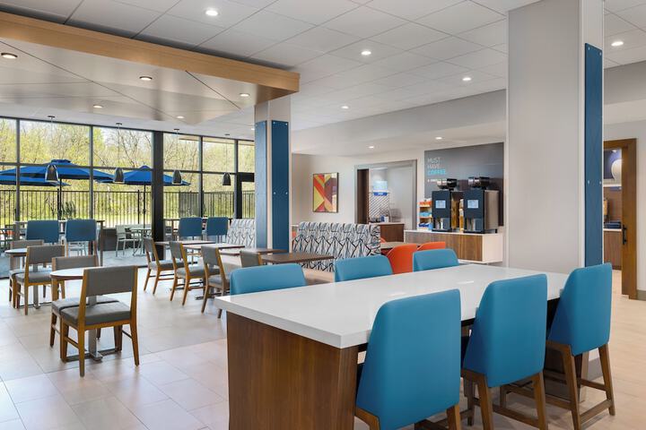 Holiday Inn Express & Suites DFW Airport Southwest - Euless