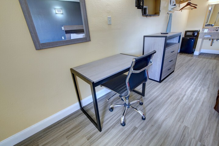 Room 5 of 22