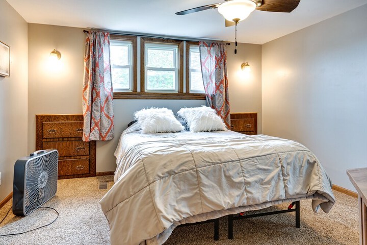 Grand Blanc Rental w / Gas Grill & Private Yard