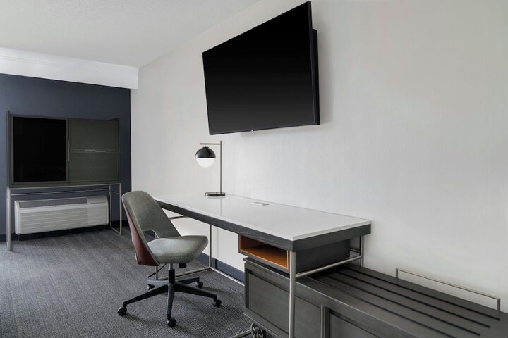 Courtyard by Marriott Cleveland Airport South